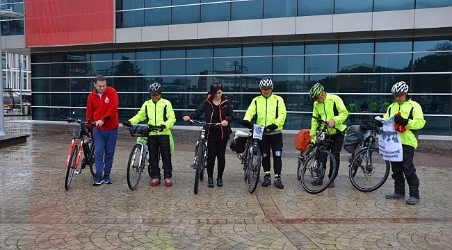 Samsun’dan Çanakkale’ye Bin 300 Kilometre Pedal Çevirdiler