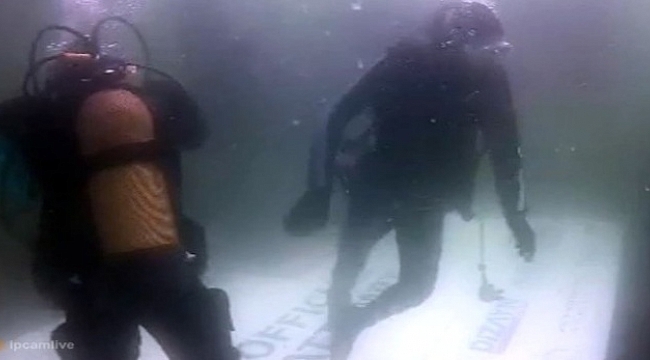 Akvaryum Adam  "En Uzun Süre Soğuk Denizde Yaşama" Rekorunu Kırdı