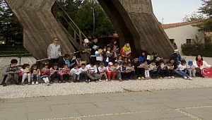 Bayramiç Türkmenli İlkokulu Öğrencilerden "Okumak Yaşamaktır" Projesi