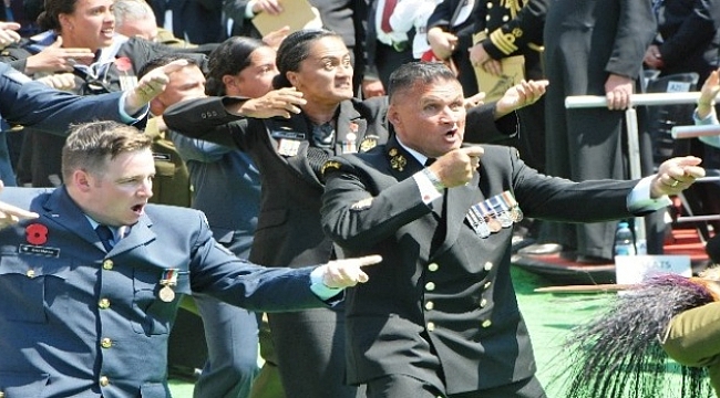Yeni Zelanda Askerlerinden Haka Dansı