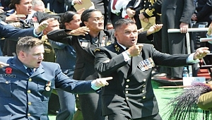 Yeni Zelanda Askerlerinden Haka Dansı