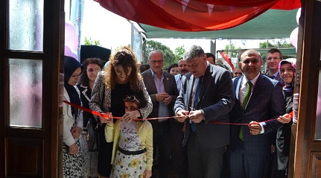 Başkan Şahin Halk Eğitim Merkezi Yıl Sonu Sergisini Açtı