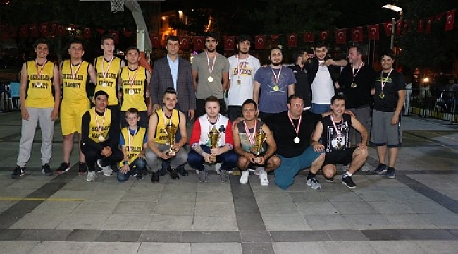 Bayramiç Belediyesi Stretball (Sokak Basketbol) Turnuvası Sona Erdi