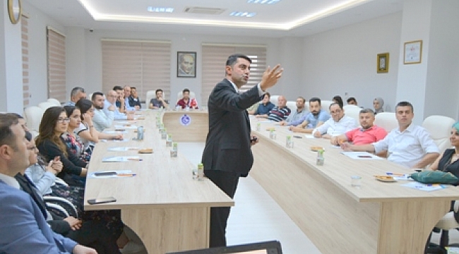 Biga Ticaret ve Sanayi Odası, Akademisyen ve Hitabet Eğitmeni Gökhan Bayram ile Hitabet Eğitimi düzenledi