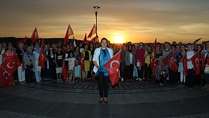 Böyle Sevgi Seli Görülmedi Yüzlerce Kadın Kordona Koştu