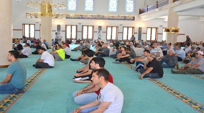 15 Temmuz Demokrasi ve Milli Birlik Günü dolayısıyla İlahiyat Camisinde Mevlid-i Şerif okutuldu