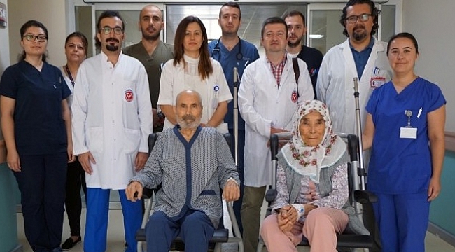 88 ve 86 yaşındaki hastalara TAVİ Yöntemi ile kalp kapağı takıldı