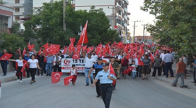 Ayvacık’ta 15 Temmuz Demokrasi Yürüyüşü