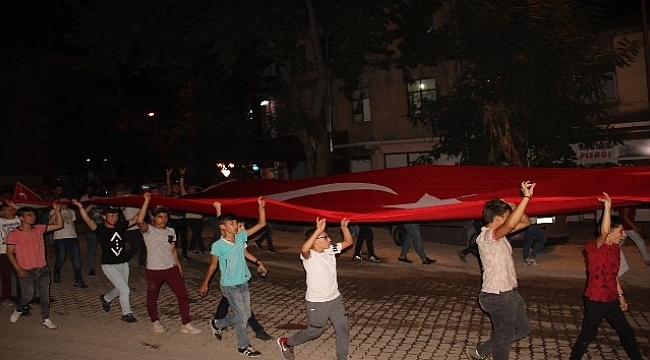 Çan’da binlerce kişi sokaklardaydı