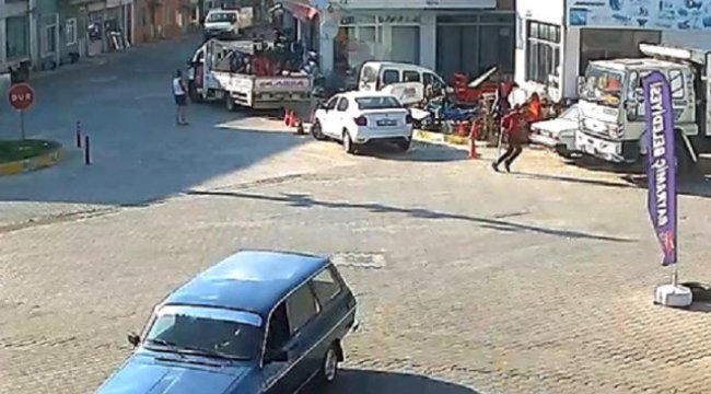 Paraları Saçan Koltuk Değnekli Hırsız, Önce Şirket Çalışanlarının, Sonra da Polisin Elinden Kurtuldu