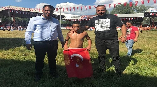 Umurbeyli güreşçi Kırkpınar’da tarih yazdı
