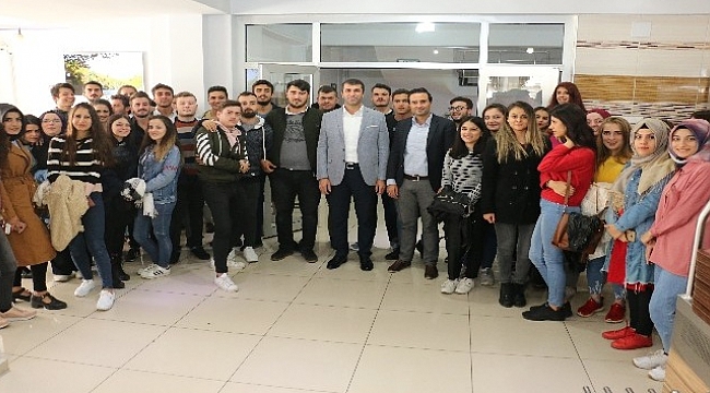 Başkan Arslan üniversite öğrencileri ile kahvaltıda buluştu