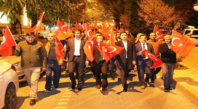 Bayramiç'te 2 bin kişiyle Cumhuriyet yürüyüşü