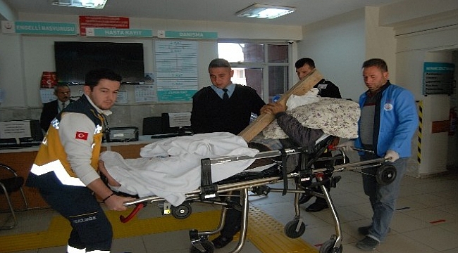 Çatıdan düşen tahtadaki çivi kafasına saplandı