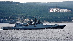 Rus savaş gemisi Çanakkale Boğazı'ndan geçti