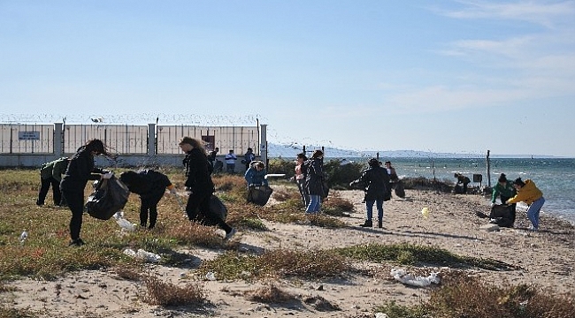 Çanakkale sahillerine Limak Enerji Çevre Timi'nin eli değdi