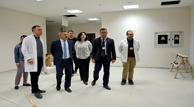 Rektör Acer, Tüp Bebek Merkezinde incelemelerde bulundu