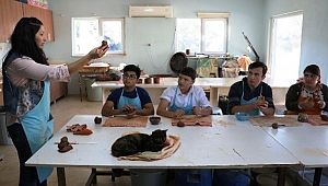 Seramiğe özel çocuklar dokundu