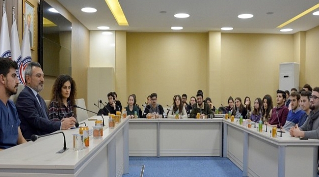 Rektör Acer, Diş Hekimliği Fakültesi öğrencileriyle bir araya geldi