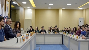 Rektör Acer, Diş Hekimliği Fakültesi öğrencileriyle bir araya geldi