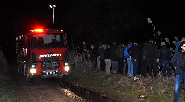 Çanakkale'de Otomobil Dereye Uçtu İddiası