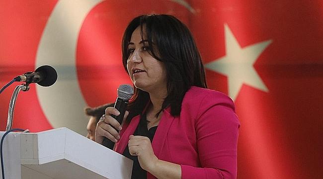 AK Parti Çanakkale Kadın Kolları tarafından 8 Mart Dünya Kadınlar Günü nedeniyle program düzenlendi.