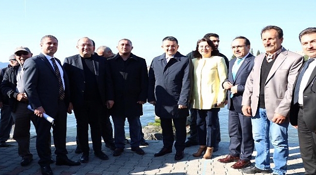 Bakan Pakdemirli: “Terör örgütlerine siyasi tünel kazan bir CHP var”