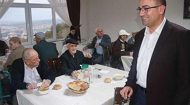 Biga Belediyesi'nden Huzurevi'nde iftar yemeği