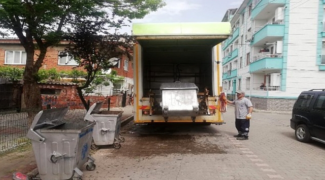 Biga'da çöp konteynerleri yıkanıp, dezenfekte edildi