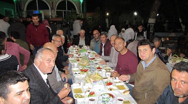 Köy gençleri köylüye sahur yemeği verdi