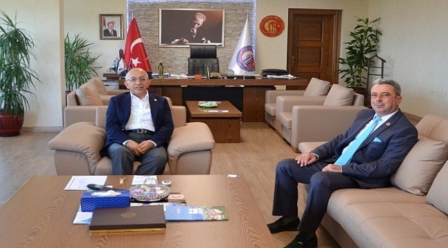 Başkan Göğüsgeren'den Rektör Murat'a ziyaret