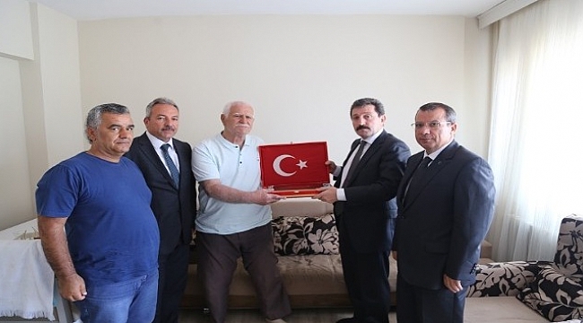 Vali Orhan Tavlı, şehit Hasan Kaya'nın ailesini ziyaret etti