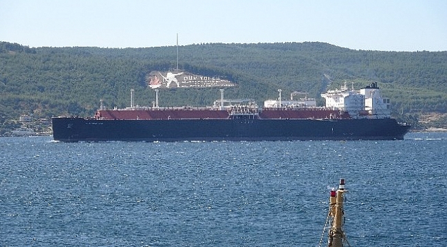 290 metrelik dev tanker Çanakkale Boğazını kapattı