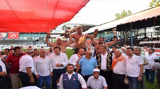 Çardak Yağlı Pehlivan Güreşlerinde başpehlivan Tanju Gemici oldu