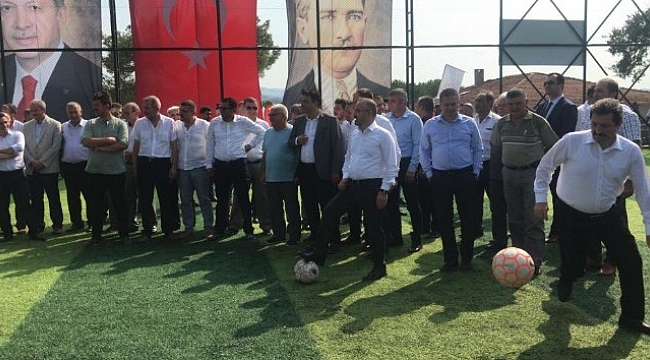 Etili Köyüne 400 öğrencinin faydalanabileceği halı saha kazandırıldı