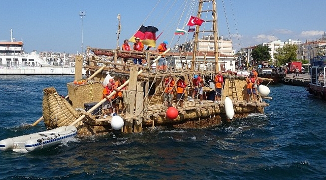 Kamıştan gemi Çanakkale'de