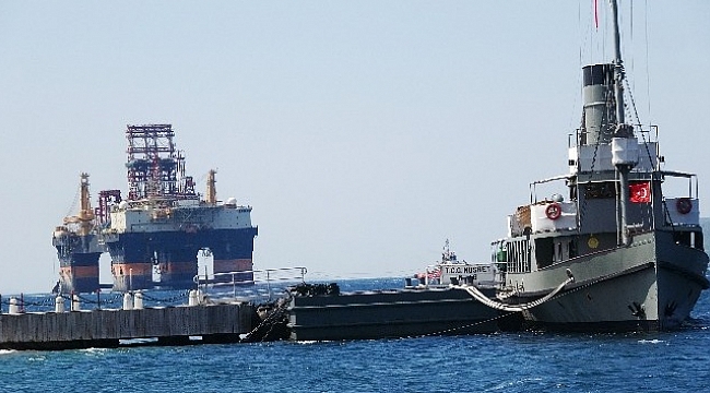 Petrol arama platformu Çanakkale Boğazı'ndan geçti