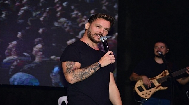 Biga'da Sinan Akçıl ve Mustafa Yıldızdoğan'la 'kurtuluş' coşkusu