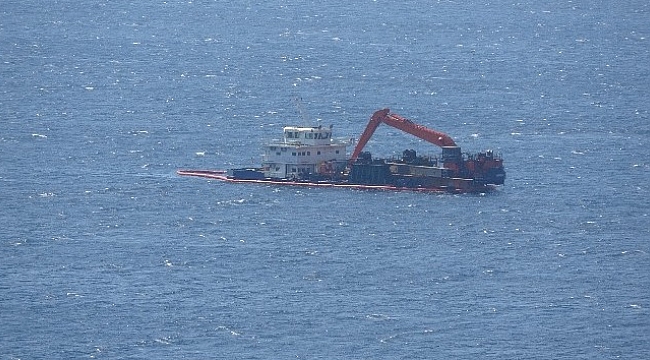 Bozcaada'da karaya oturan gemi kurtarıldı