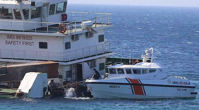 Bozcaada'da karaya vuran gemi Sahil Güvenlik tarafından kontrol edildi