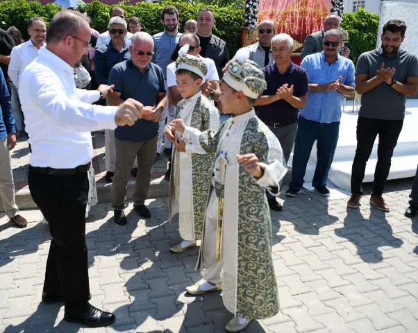 Bülent Turan'ın çocuklarının sünnet düğününe siyasiler damga vurdu.