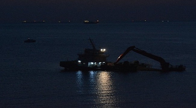 O gemi havanın kararmasıyla böyle görüntülendi