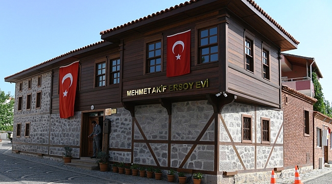 Turan '' Mehmet Akif Ersoy Gönlümüzde ve Tarihimizde Müstesna Bir Yere Sahiptir''