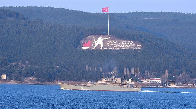 Rus askeri gemisi Çanakkale Boğazı'ndan geçti