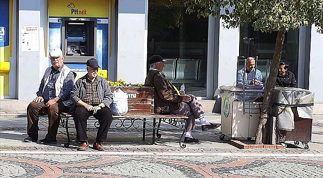 65 yaş üzeri ve kronik rahatsızlığı olanlara yönelik sokağa çıkma kısıtlamasıyla ilgili istisnalar belirlendi