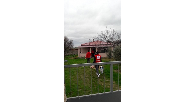 Çanakkale Valiliği bünyesinde oluşturulan Vefa Sosyal Destek Grubu'ndan yaşlılara tam destek