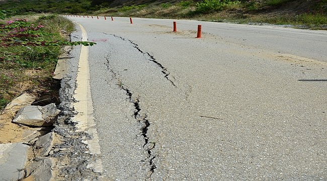 Gelibolu Yarımadası Tarihi Alanı'ndaki Anzak Koyu'nda heyelan