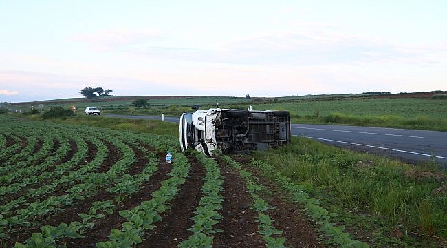 Tekirdağ'da devrilen minibüsün sürücüsü yaralandı