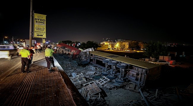 Bursa'da tır ile kamyon çarpıştı: 2 yaralı