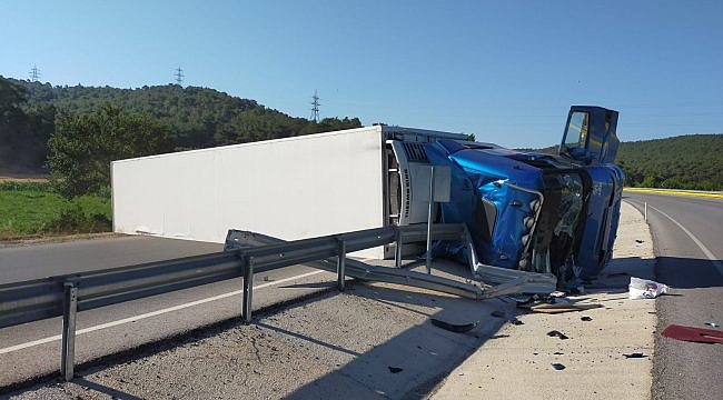 Çanakkale'de tır devrildi: 1 yaralı
